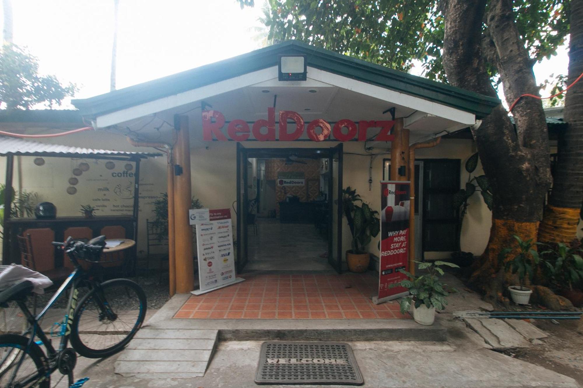 RedDoorz @ The V'Jour Hotel Angeles Exterior foto